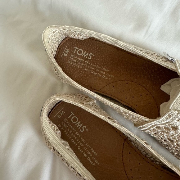 TOMS Women Alpargata Moroccan Crochet Classic Slip-On | Size 9 - Picture 3 of 5